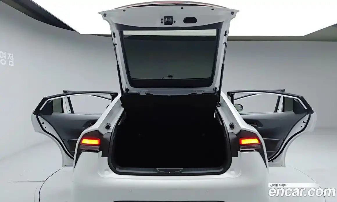 Toyota Prius 2024 2.0 Автомат в Москве № 679333, фото 19