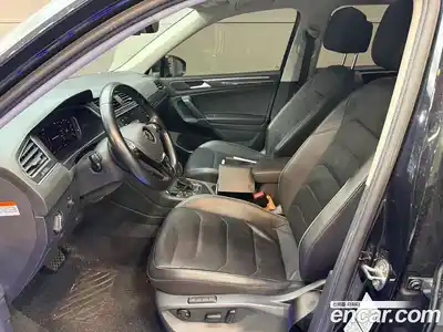 Volkswagen Tiguan 2020 2.0 Автомат в Москве № 680797, миниатюра 11