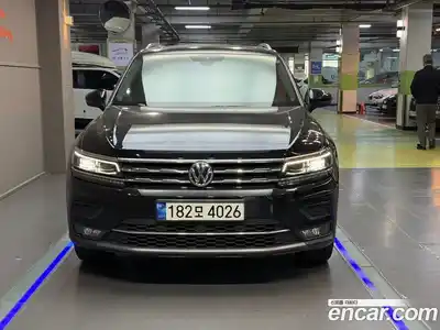 Volkswagen Tiguan 2020 2.0 Автомат в Москве № 680797, миниатюра 3