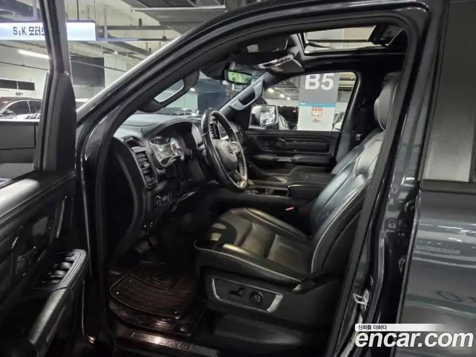 Dodge Ram Pick Up 2022 5.7 Автомат в Москве № 681595, фото 7