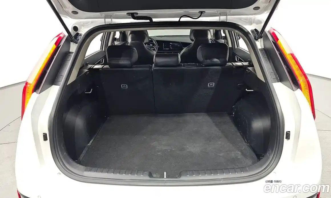 Kia Niro 2022 1.6 Автомат в Москве № 108885, фото 19