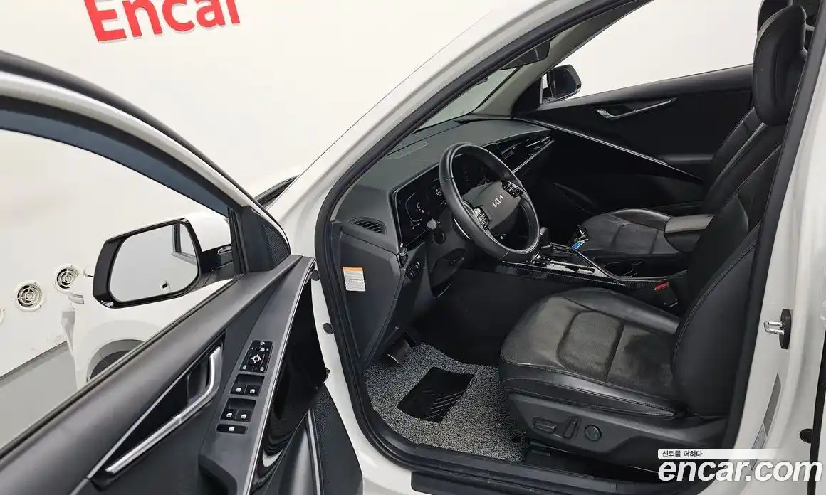 Kia Niro 2022 1.6 Автомат в Москве № 108885, фото 9