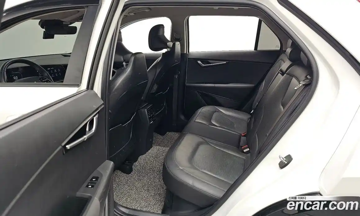 Kia Niro 2022 1.6 Автомат в Москве № 108885, фото 10