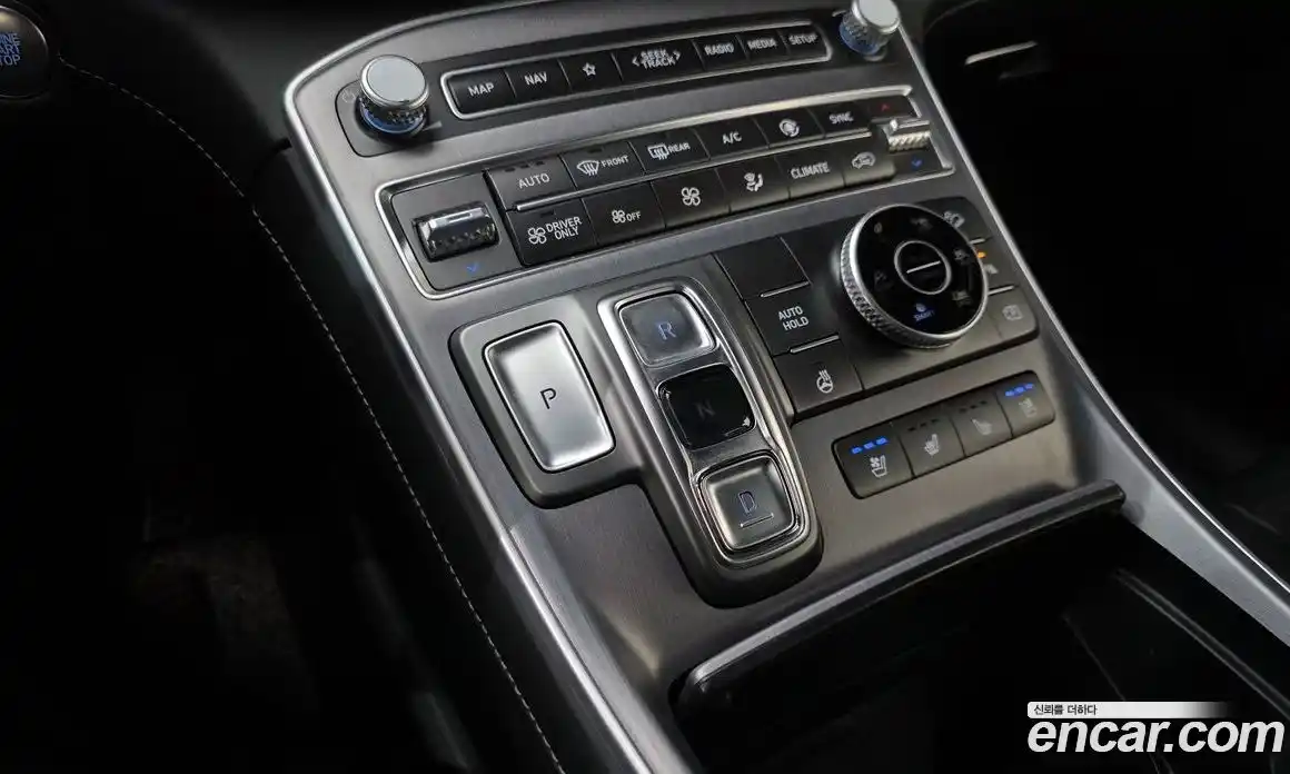 Hyundai Santa Fe 2023 1.6 Автомат в Москве № 113599, фото 9