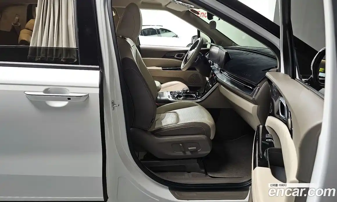 Kia Canival 2023 3.5 Автомат в Москве № 124855, фото 11