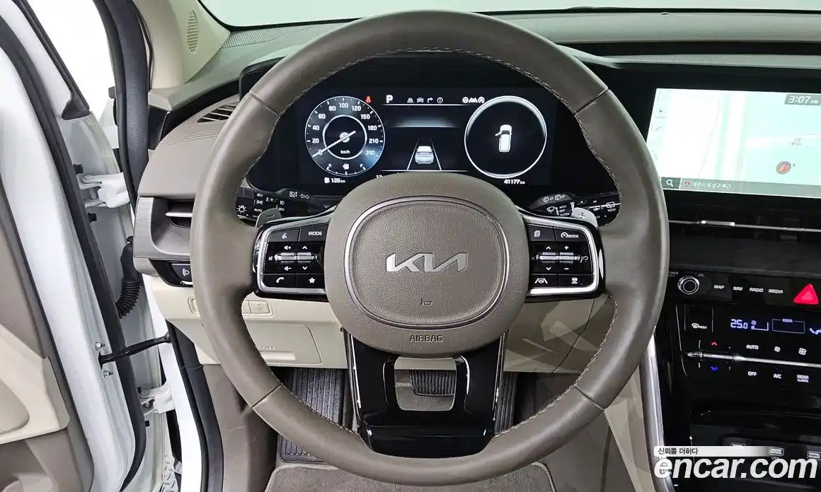 Kia Canival 2023 2.2 Автомат в Москве № 133928, фото 15