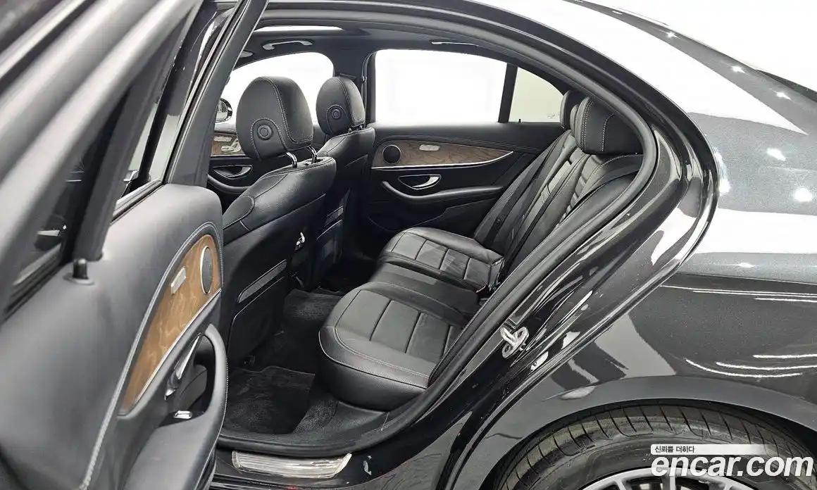 Mercedes-Benz E-Class 2021 2.0 Автомат в Москве № 139110, фото 12