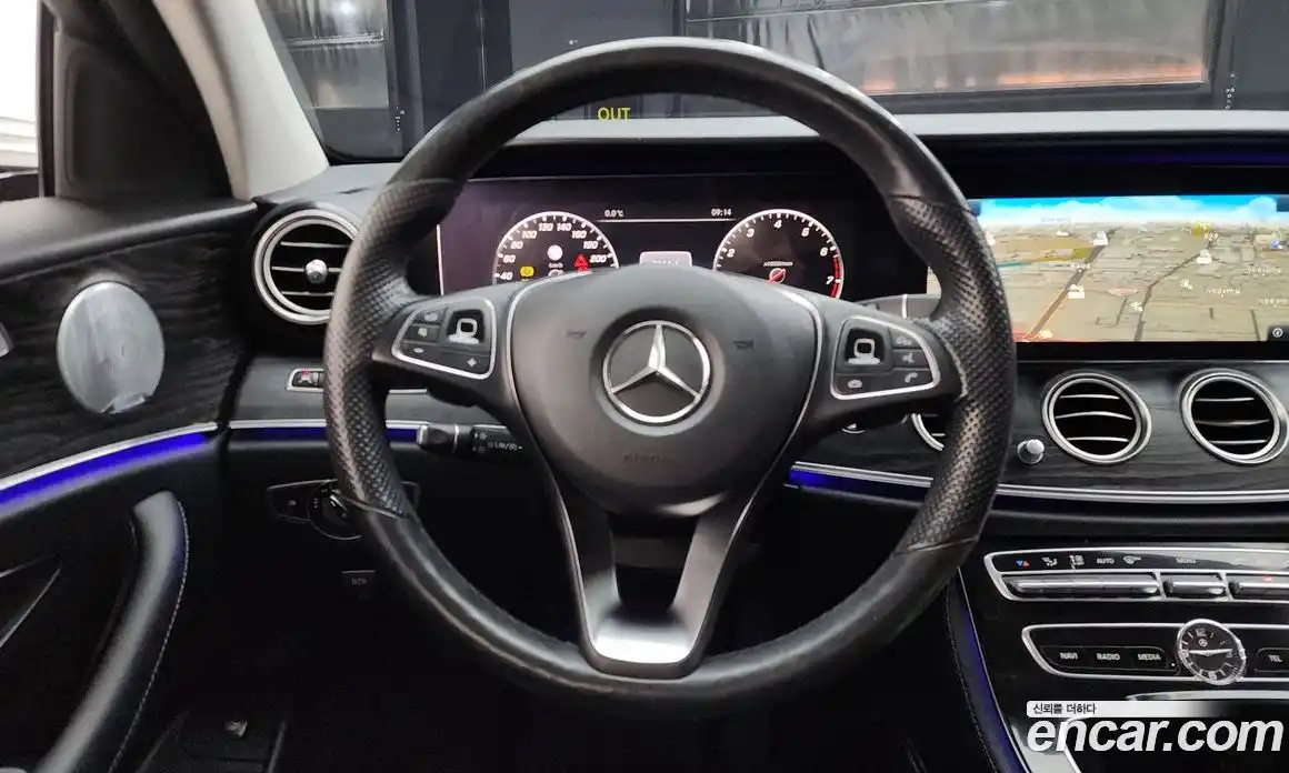 Mercedes-Benz E-Class 2018 2.0 Автомат в Москве № 142193, фото 13