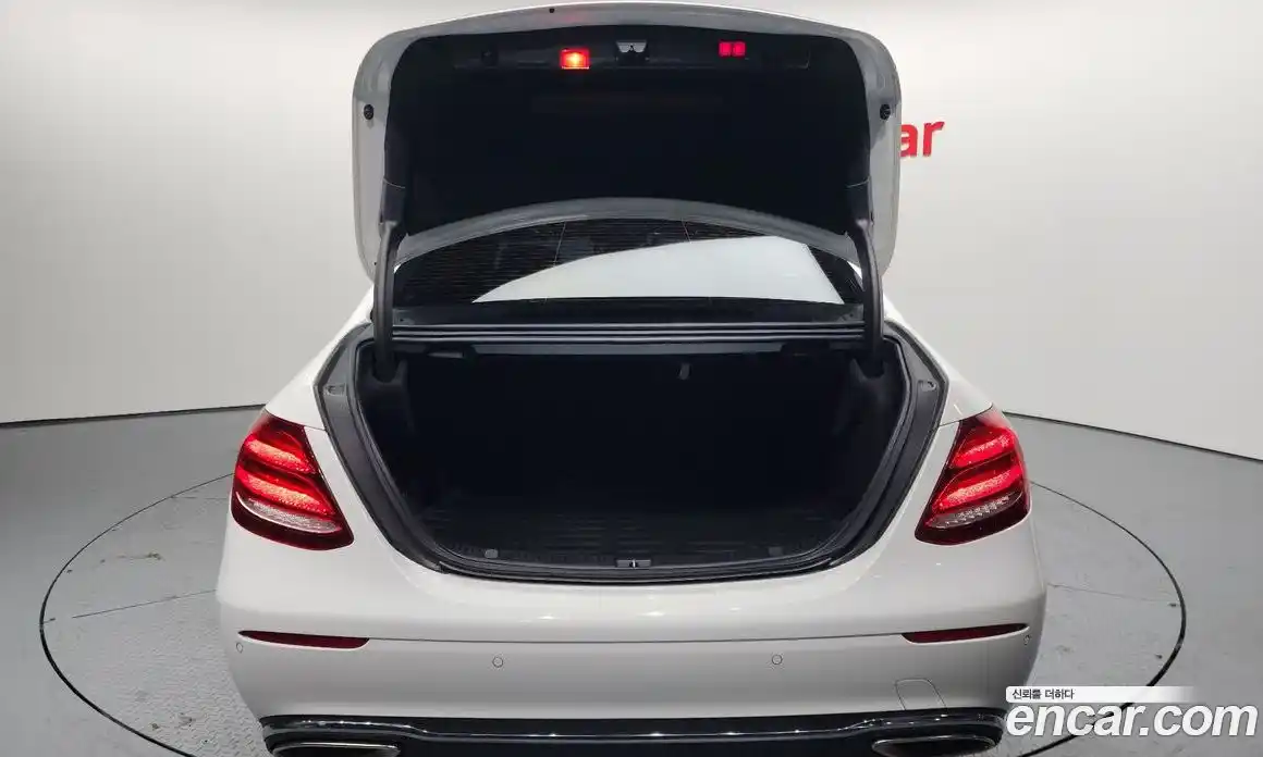 Mercedes-Benz E-Class 2018 2.0 Автомат в Москве № 142193, фото 20