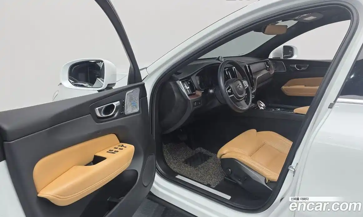 Volvo XC60 2021 2.0 Автомат в Москве № 164419, фото 11