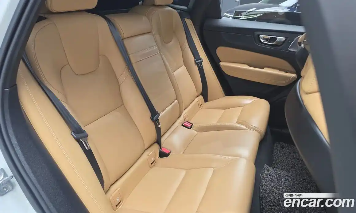 Volvo XC60 2021 2.0 Автомат в Москве № 164419, фото 12