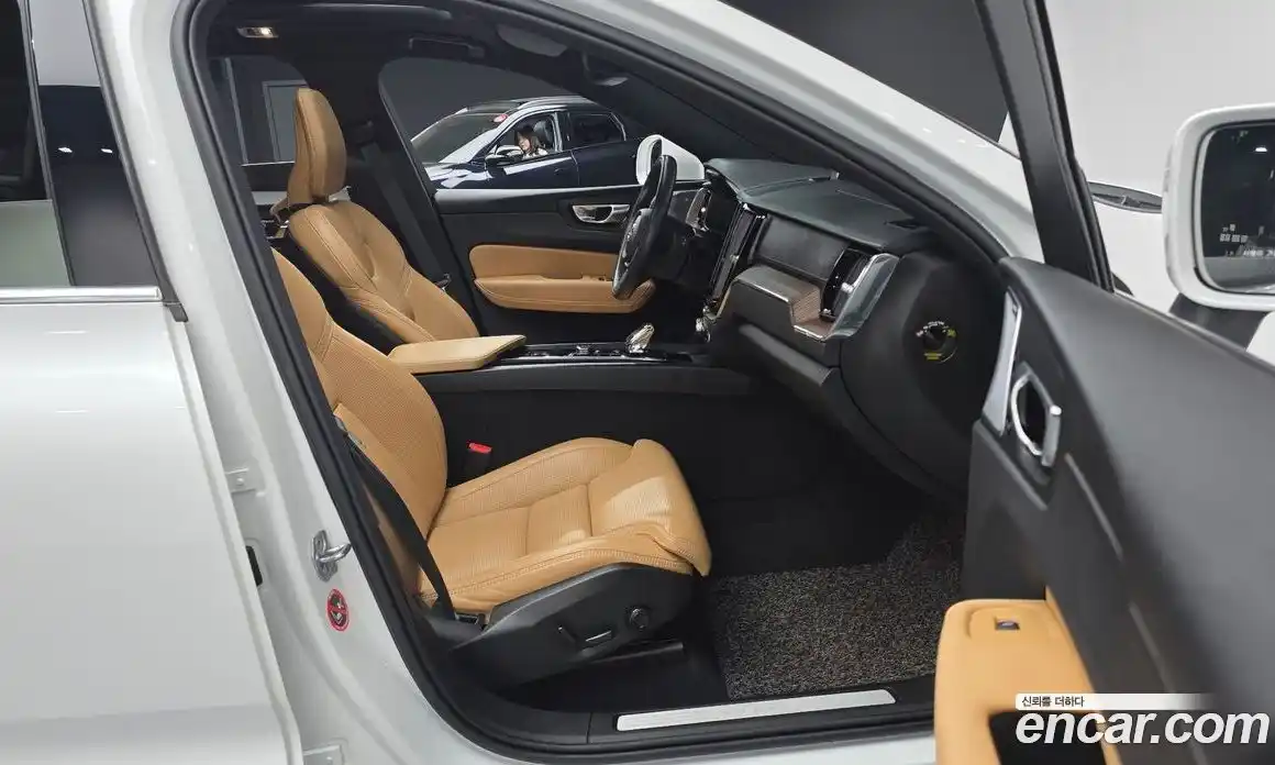 Volvo XC60 2021 2.0 Автомат в Москве № 164419, фото 10