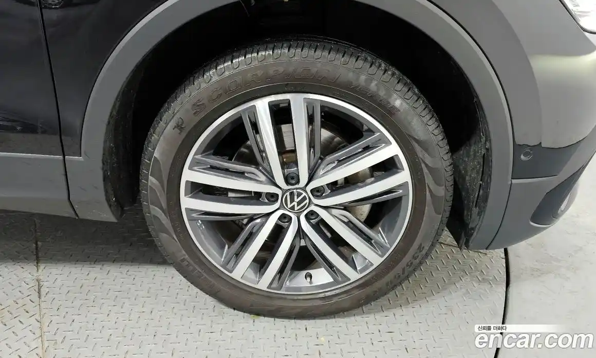 Volkswagen Tiguan 2023 2.0 Автомат в Москве № 168721, фото 5