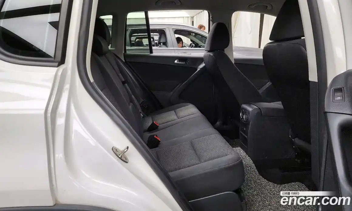 Volkswagen Tiguan 2012 2.0 Автомат в Москве № 175290, фото 12