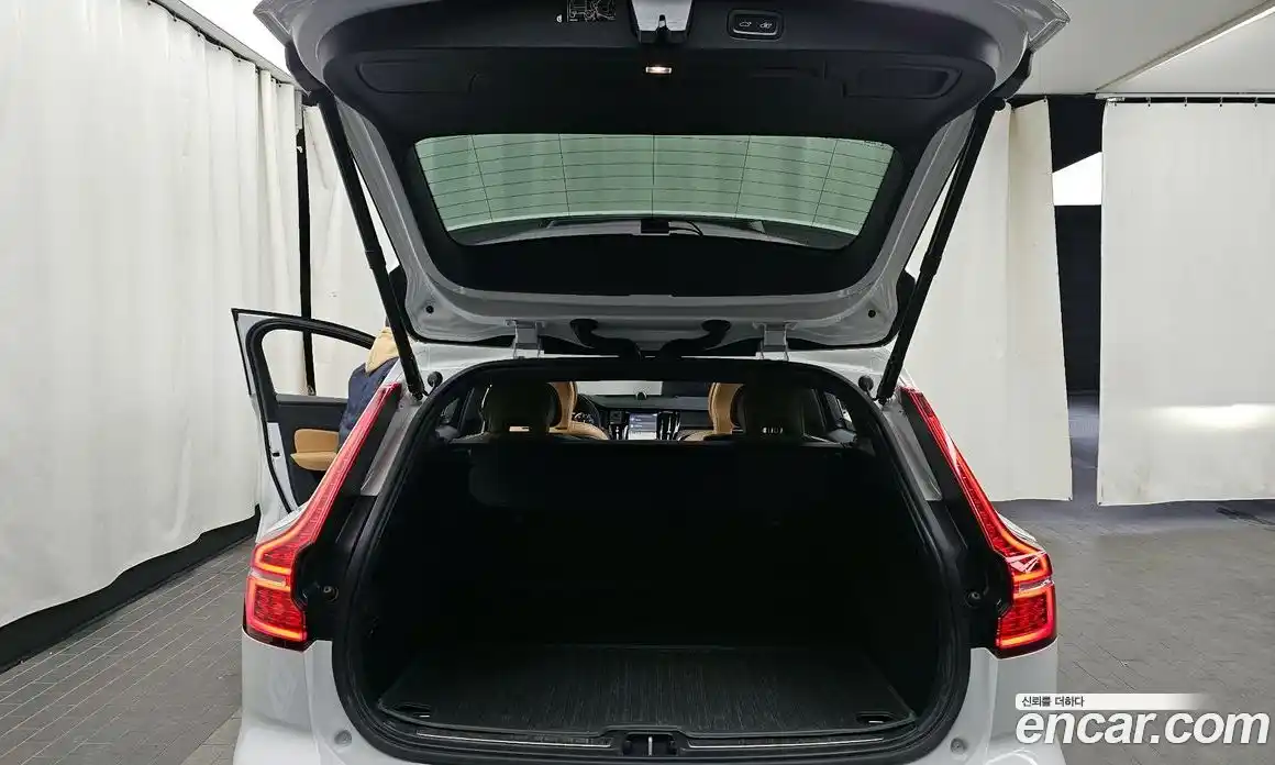 Volvo V60 2020 2.0 Автомат в Москве № 196936, фото 20