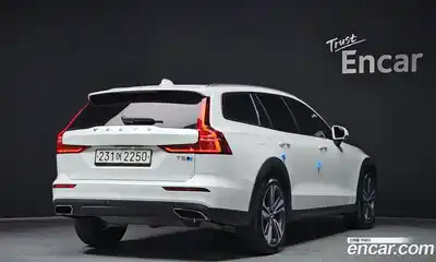 Volvo V60 2020 2.0 Автомат в Москве № 196936, миниатюра 2