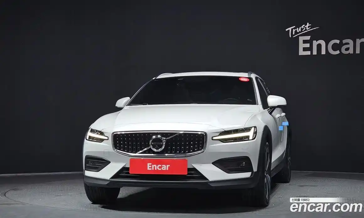 Volvo V60 2020 2.0 Автомат в Москве № 196936, фото 3