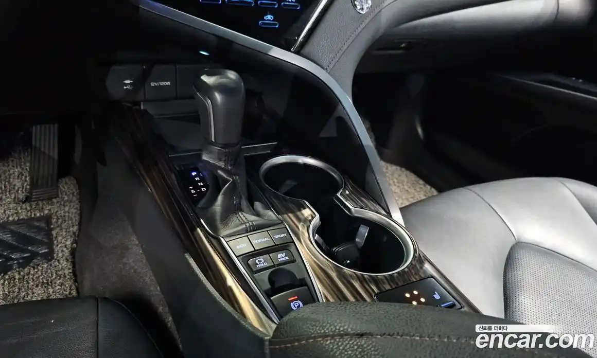 Toyota Camry 2018 2.5 Автомат в Москве № 199689, фото 9