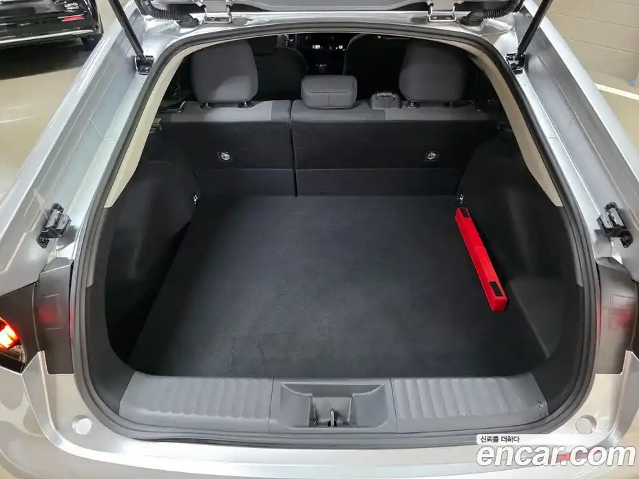 Toyota Prius 2024 2.0 Автомат в Москве № 209552, фото 17