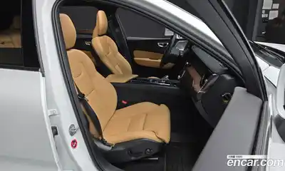 Volvo XC60 2025 2.0 Автомат в Москве № 212786, миниатюра 12