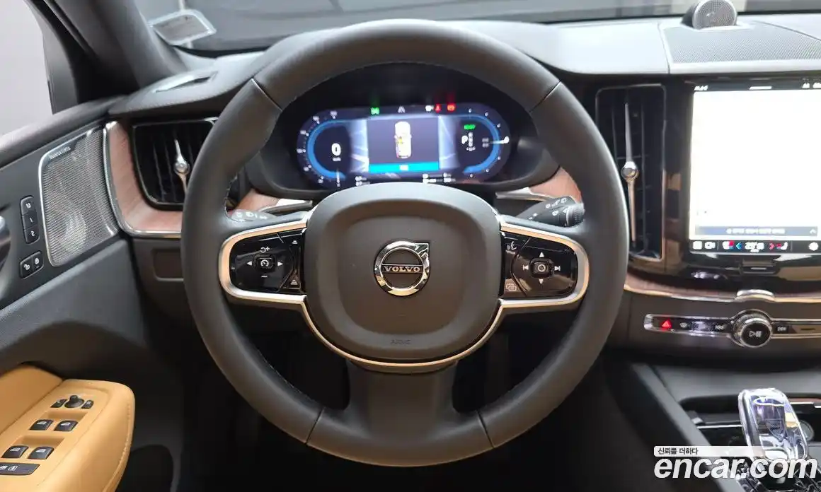 Volvo XC60 2025 2.0 Автомат в Москве № 212786, фото 13