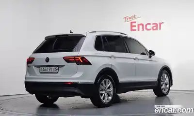 Volkswagen Tiguan 2020 2.0 Автомат в Москве № 215197, миниатюра 2
