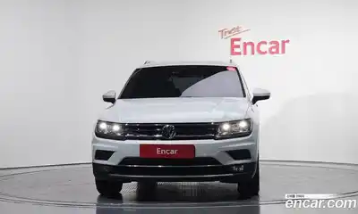 Volkswagen Tiguan 2020 2.0 Автомат в Москве № 215197, миниатюра 3