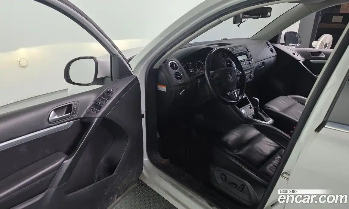 Volkswagen Tiguan 2016 2.0 Автомат в Москве № 215384, фото 11