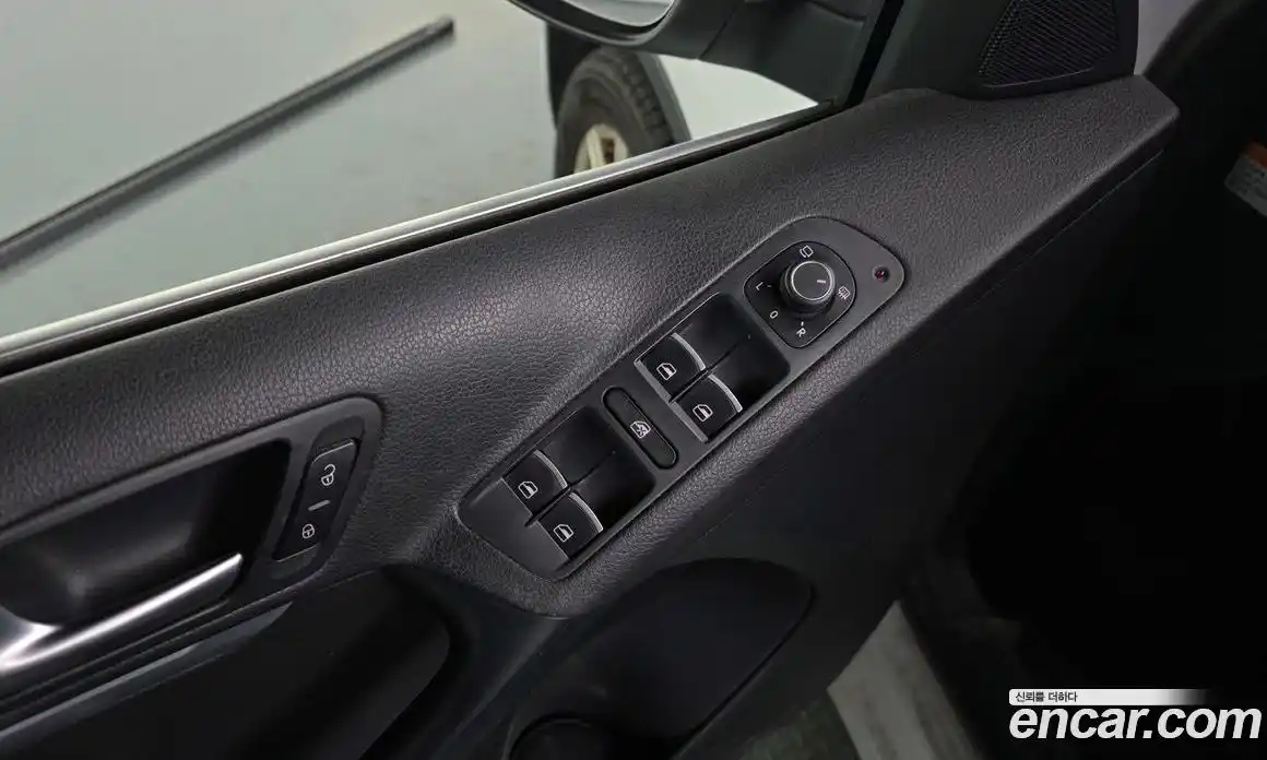 Volkswagen Tiguan 2016 2.0 Автомат в Москве № 215384, фото 15