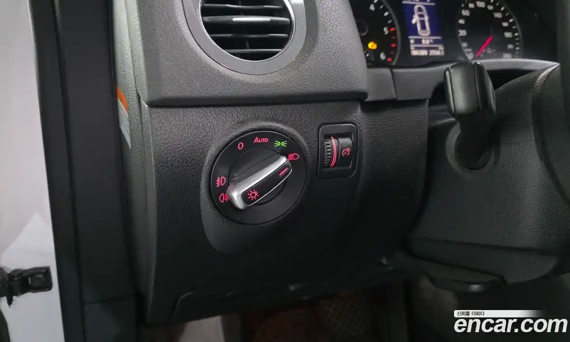 Volkswagen Tiguan 2016 2.0 Автомат в Москве № 215384, фото 16