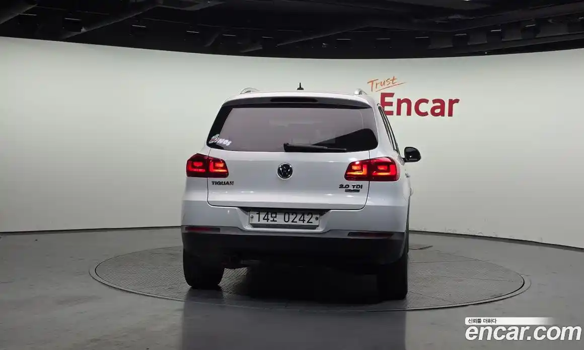 Volkswagen Tiguan 2016 2.0 Автомат в Москве № 215384, фото 4