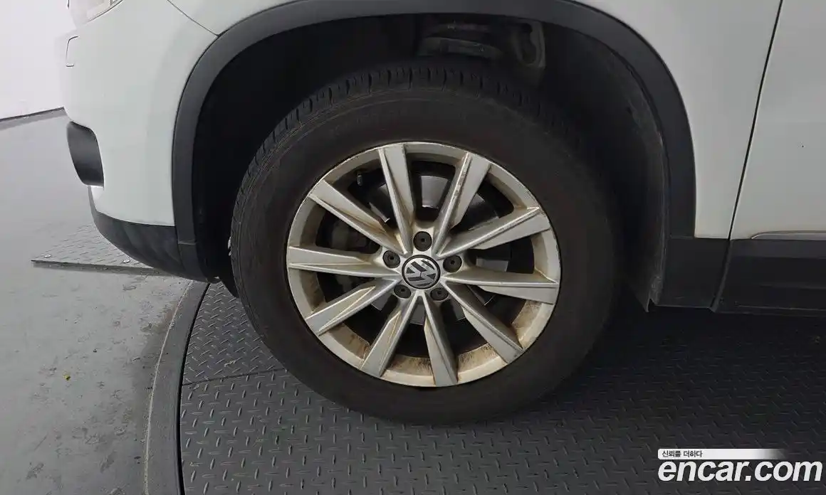 Volkswagen Tiguan 2016 2.0 Автомат в Москве № 215384, фото 5