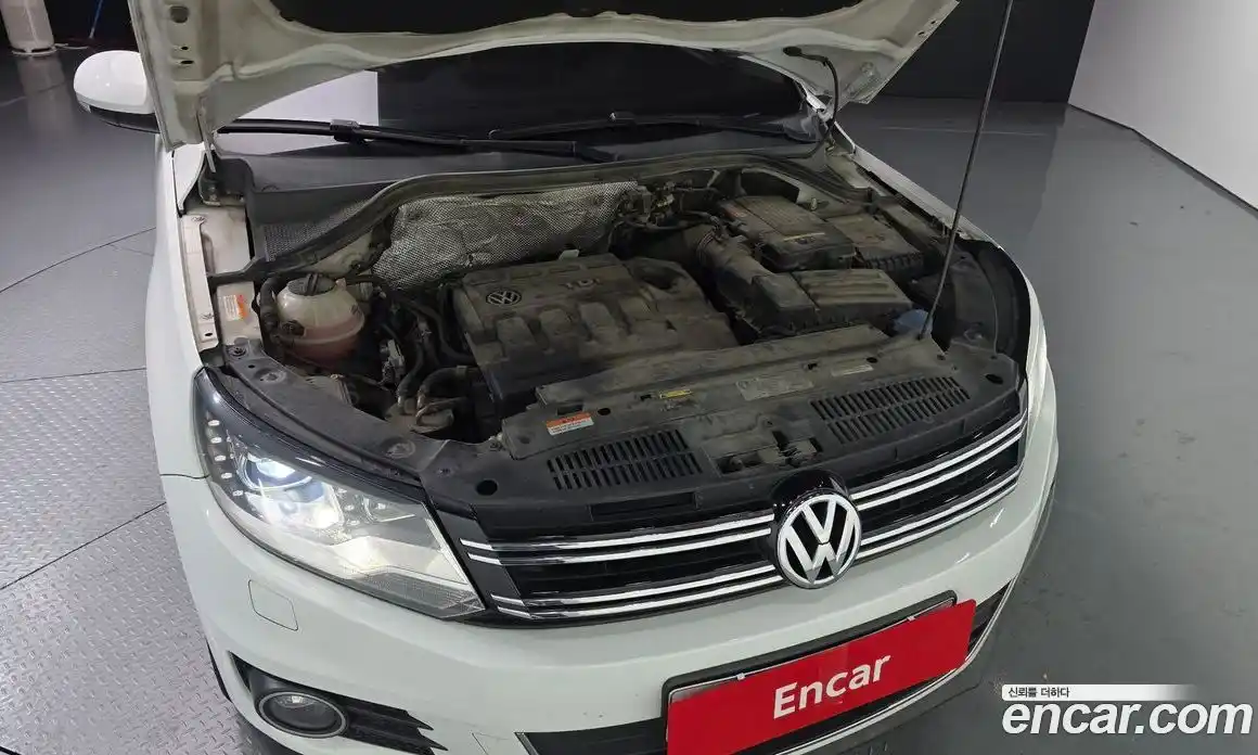 Volkswagen Tiguan 2016 2.0 Автомат в Москве № 215384, фото 6