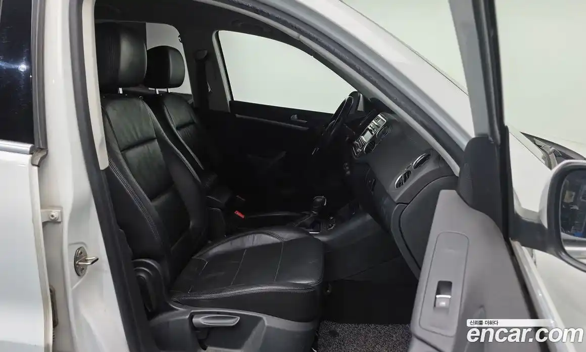 Volkswagen Tiguan 2016 2.0 Автомат в Москве № 215384, фото 10