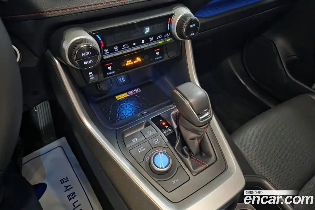 Toyota RAV4 2024 2.5 Автомат в Москве № 215600, фото 18