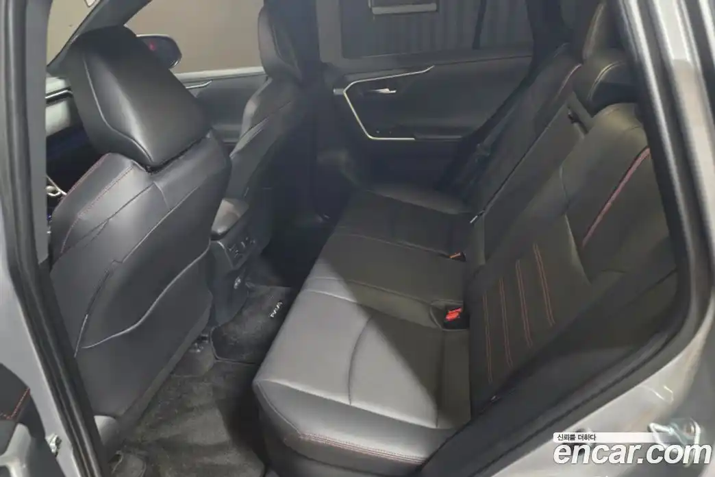 Toyota RAV4 2024 2.5 Автомат в Москве № 215600, фото 6