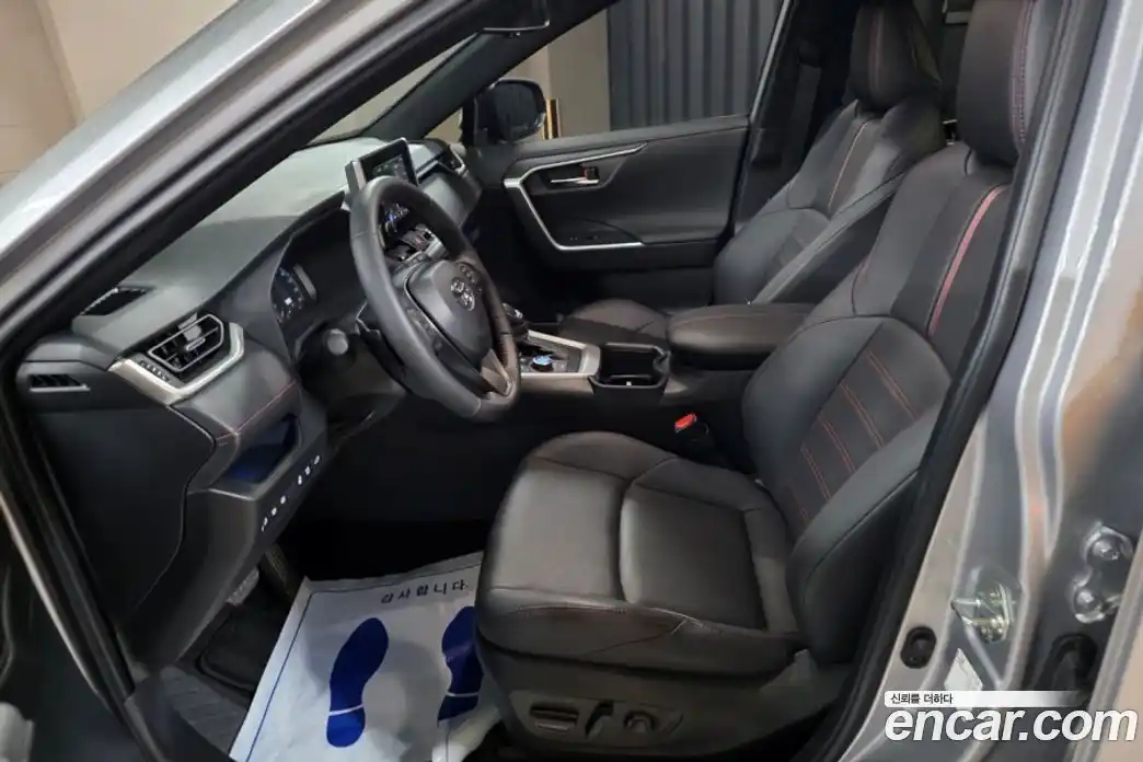 Toyota RAV4 2024 2.5 Автомат в Москве № 215600, фото 8