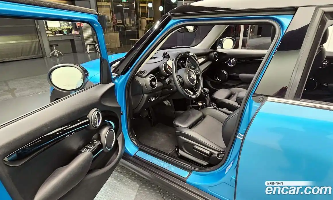 Mini Cooper 2017 2.0 Автомат в Москве № 231435, фото 11