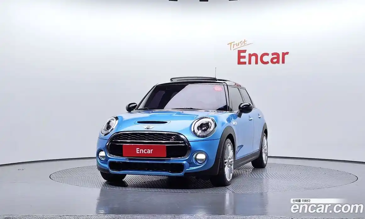 Mini Cooper 2017 2.0 Автомат в Москве № 231435, фото 3