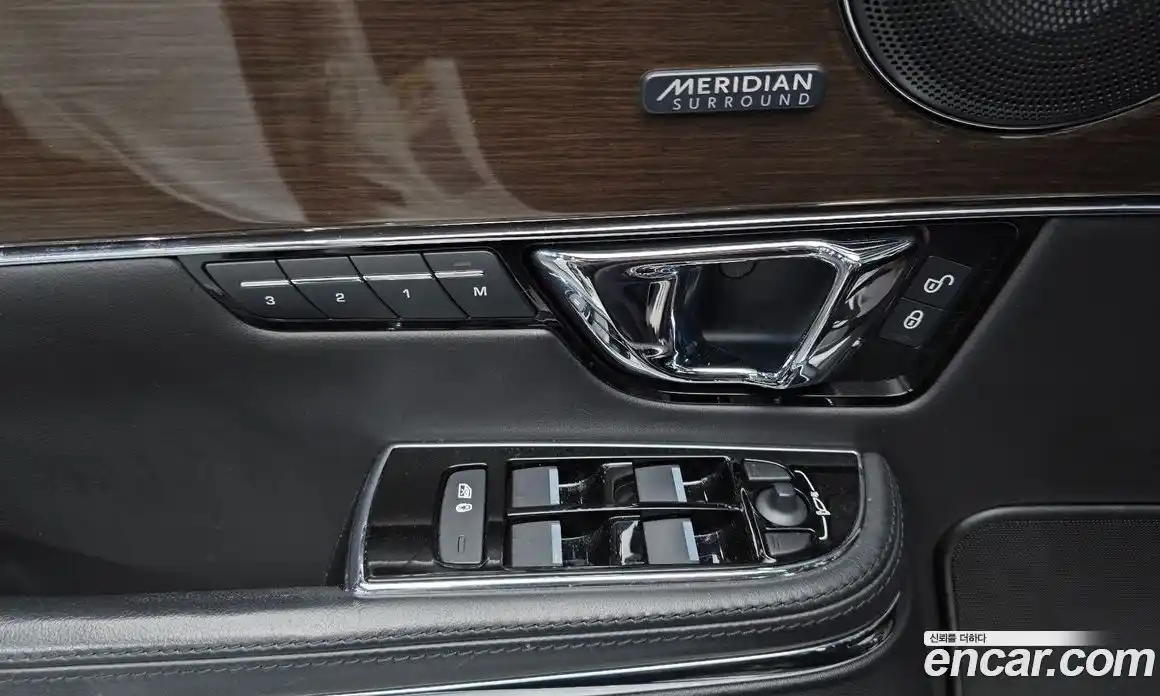 Jaguar XJ 2016 3.0 Автомат в Москве № 256062, фото 16