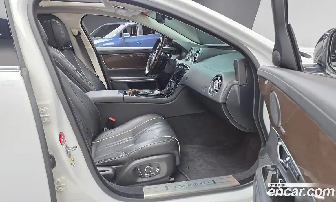 Jaguar XJ 2016 3.0 Автомат в Москве № 256062, фото 10