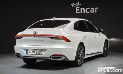 Hyundai Grandeur 2022 2.5 Автомат в Москве № 320627, миниатюра 2