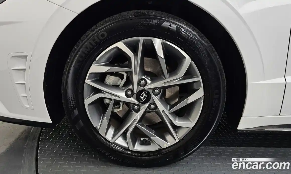 Hyundai Sonata 2023 2.0 Автомат в Москве № 459267, фото 4