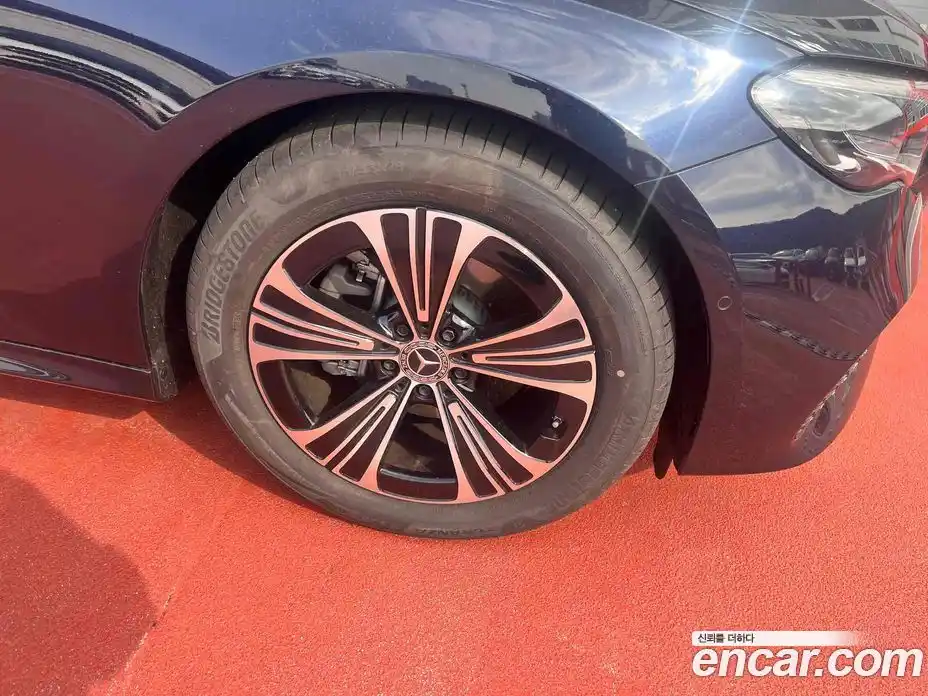 Mercedes-Benz E-Class 2025 2.0 Автомат в Москве № 493639, фото 3