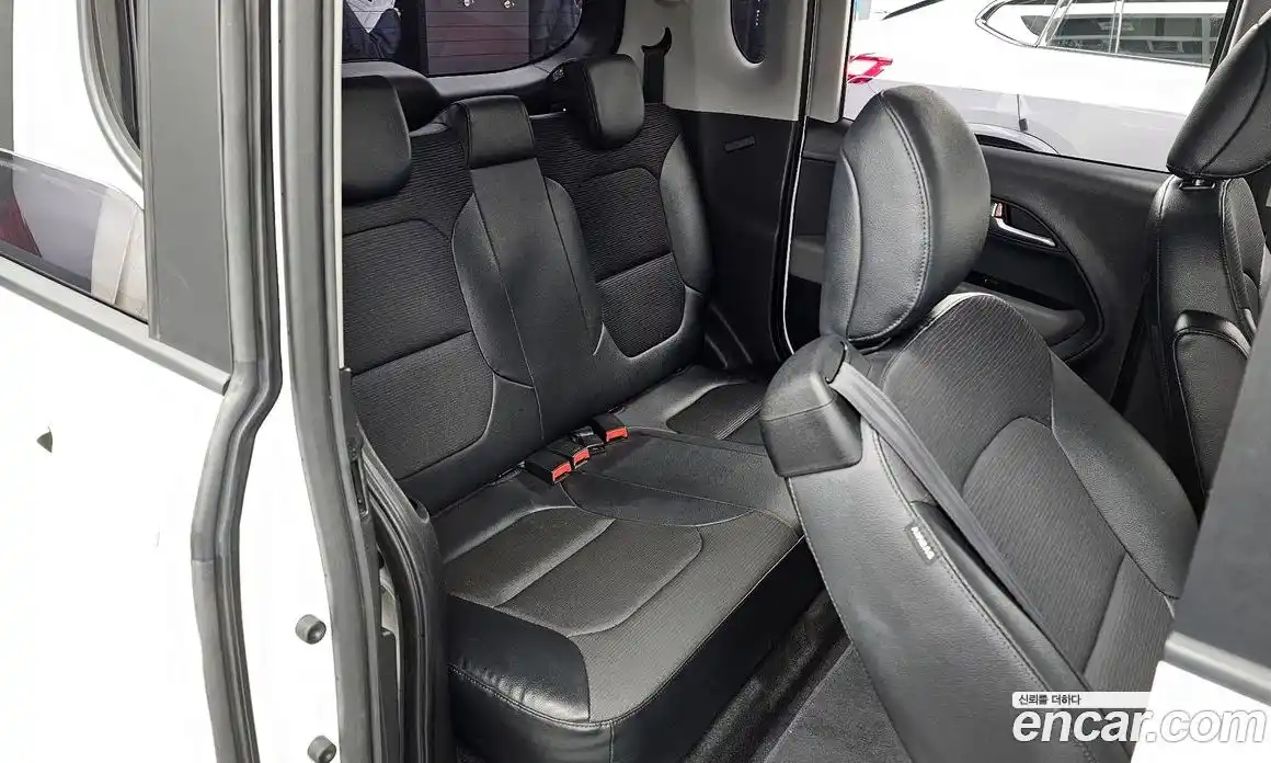 Kia Ray 2022 1.0 Автомат в Москве № 523087, фото 12