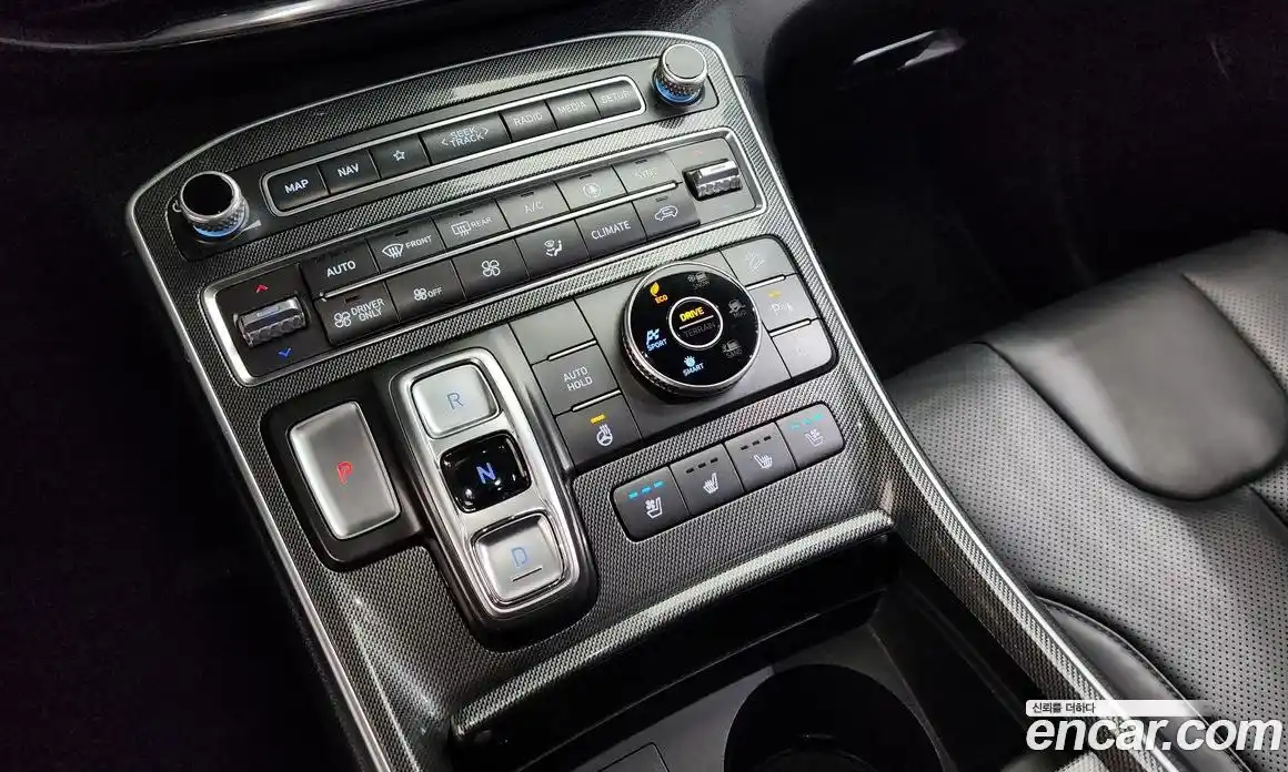 Hyundai Santa Fe 2023 1.6 Автомат в Москве № 531462, фото 9