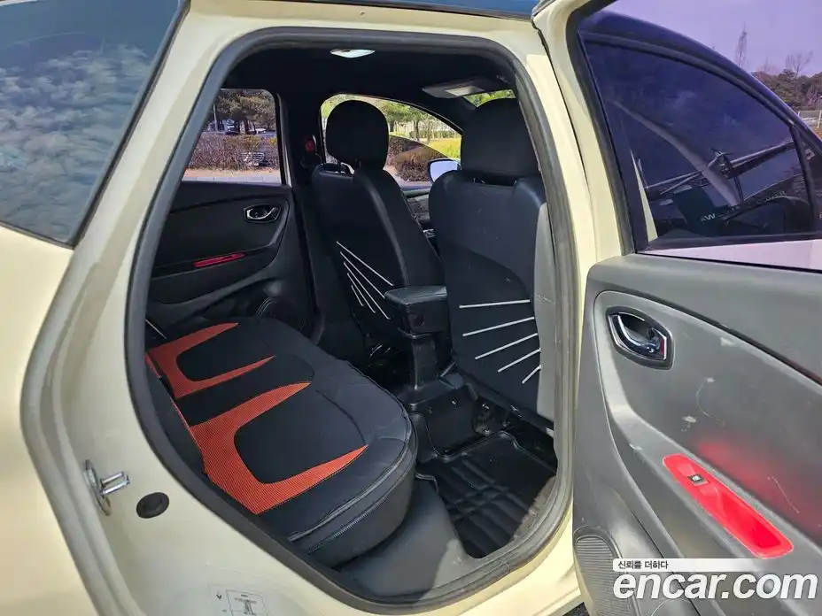 Renault QM3 2017 1.5 Автомат в Москве № 647335, фото 13