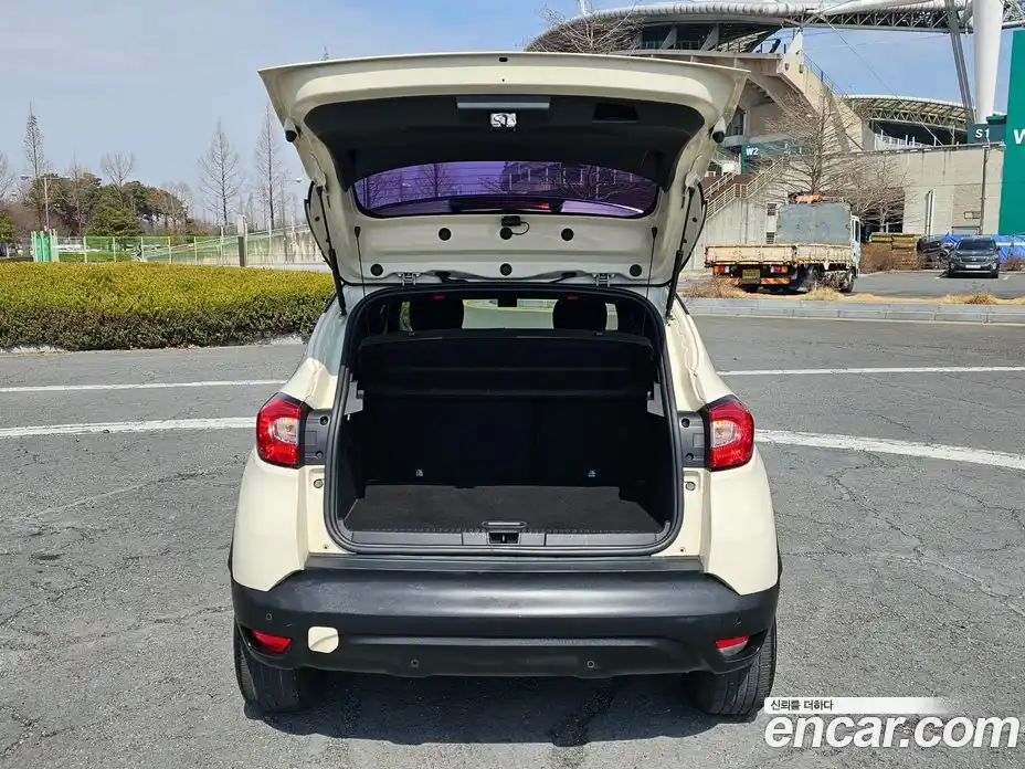 Renault QM3 2017 1.5 Автомат в Москве № 647335, фото 18