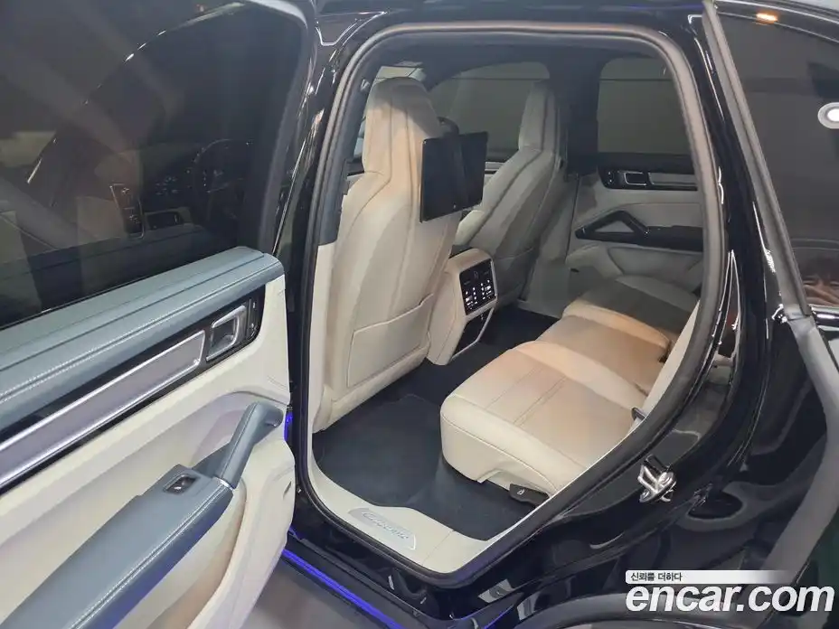 Porsche Cayenne 2023 3.0 Автомат в Москве № 651348, фото 11