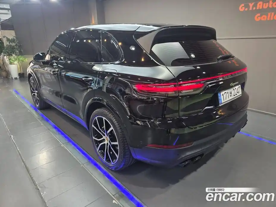 Porsche Cayenne 2023 3.0 Автомат в Москве № 651348, фото 2